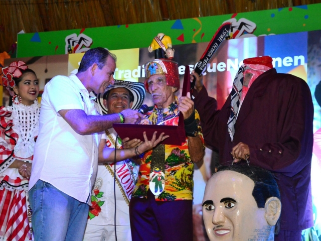 Por más de 60 años, Los Descabezados han participado en los desfiles del Carnaval de Barranquilla y se han convertido en un símbolo de este gran espectáculo. El precursor de este disfraz es Ismael Escorcia.