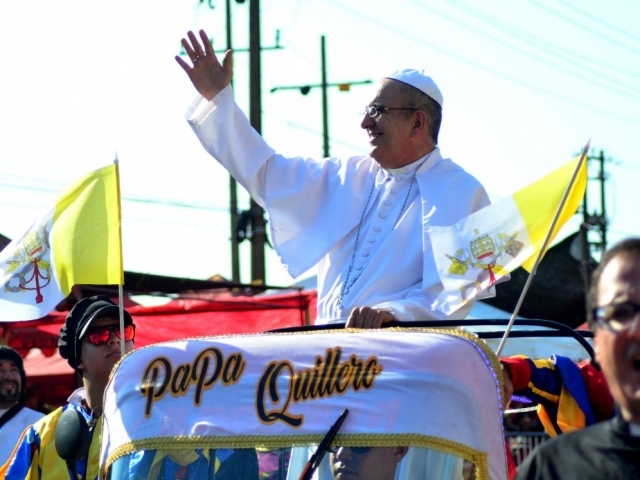 El 'Papa Quillero' durante la Batalla de Flores del Carnaval 2017