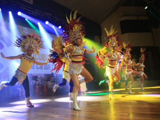 Una muestra del Carnaval cerró el encuentro a ritmo de música y alegría.