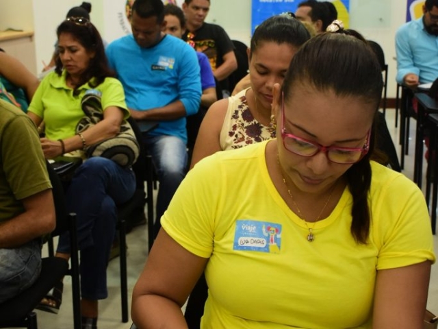 Los docentes durante las actividades lúdicas.