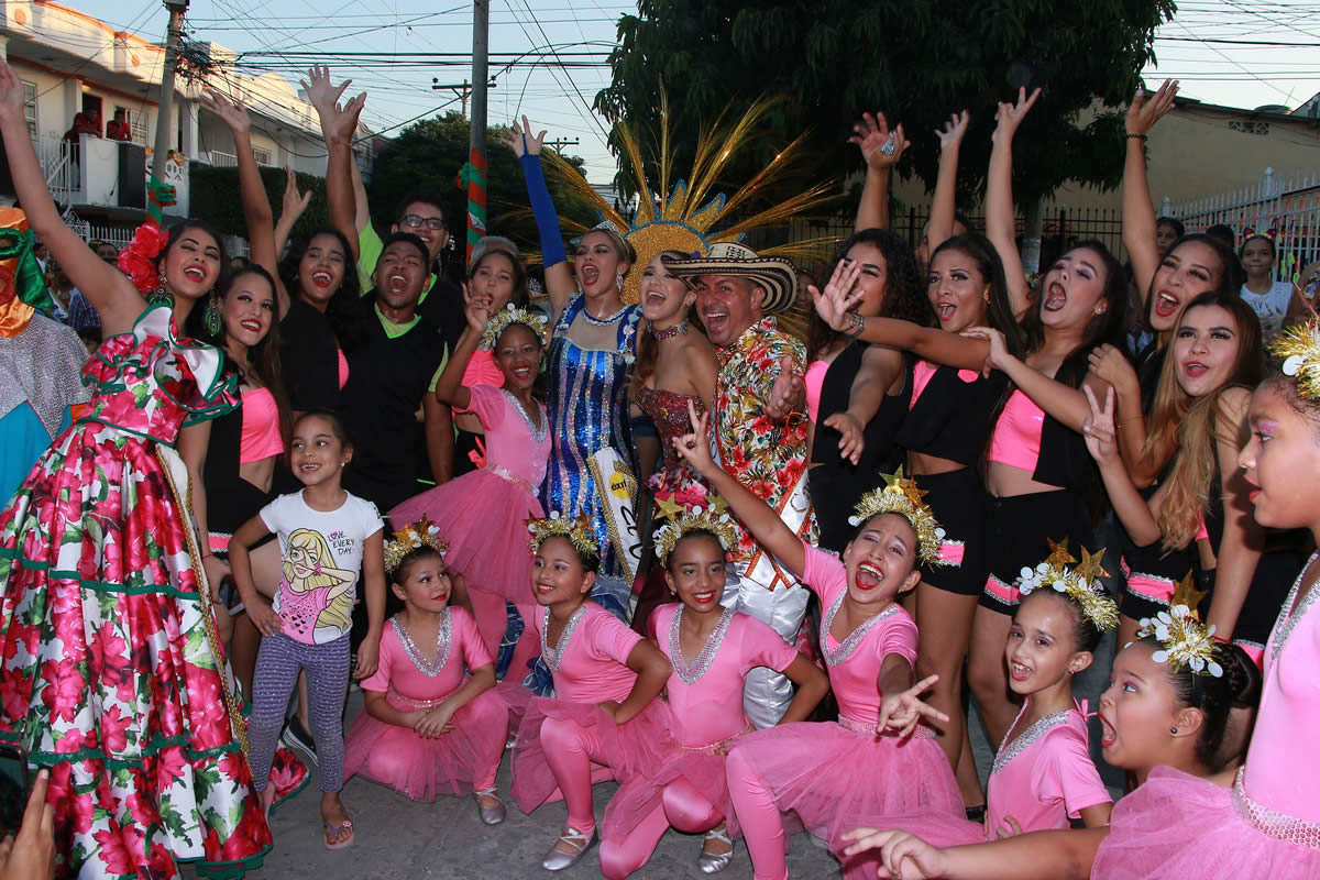 Se prendió el Carnaval en los barrios de Barranquilla con las reinas populares
