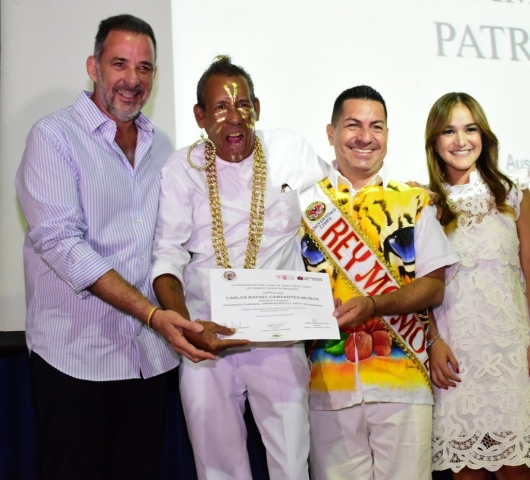 Juan José Jaramillo, Carlos Cervantes ‘El Mohicano Dorado’, Ricardo Sierra Rey Momo 2018 y Valeria Abuchaibe Rosales, Reina del Carnaval 2018.