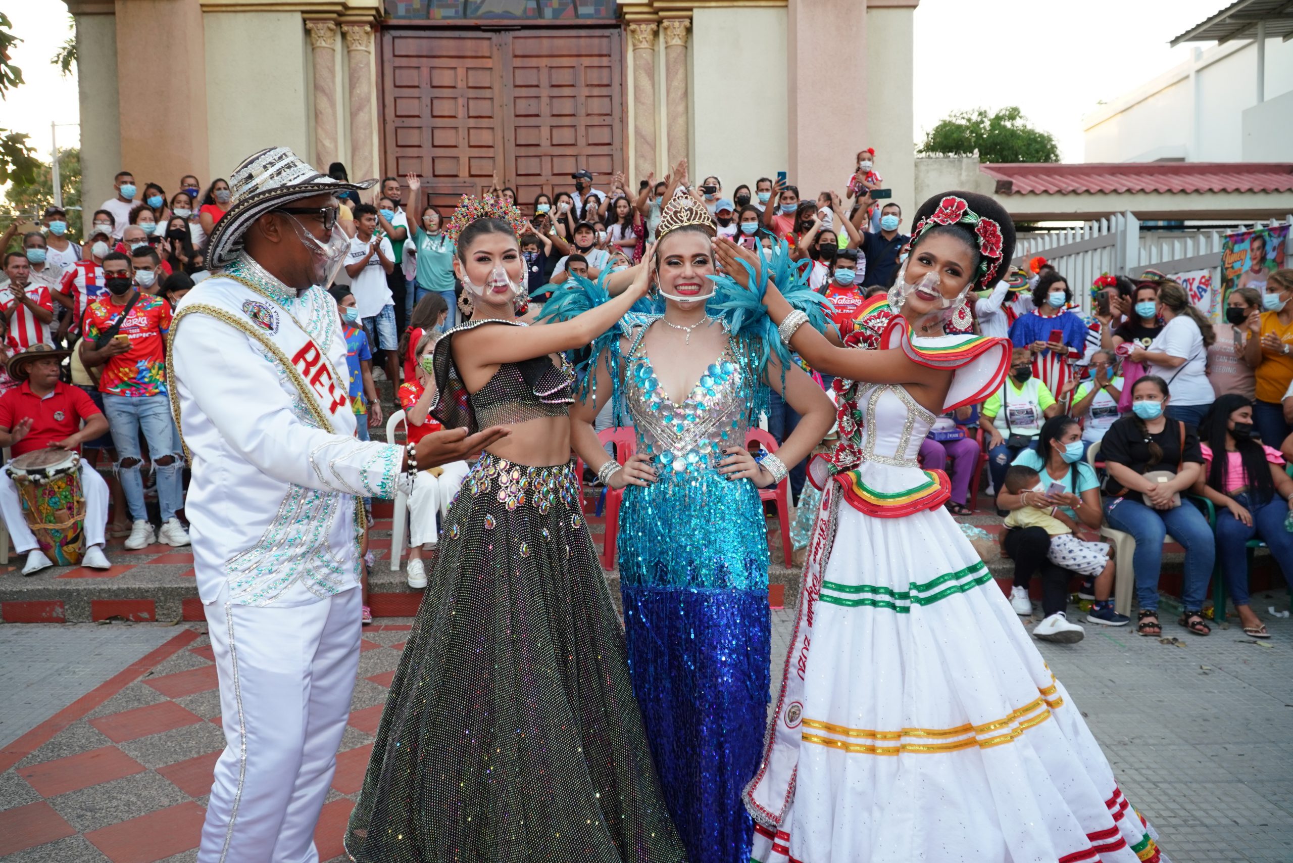 A ritmo de cumbia, letanías y mucha tradición fueron coronadas las Reinas  Populares 2022 - Carnaval de Barranquilla