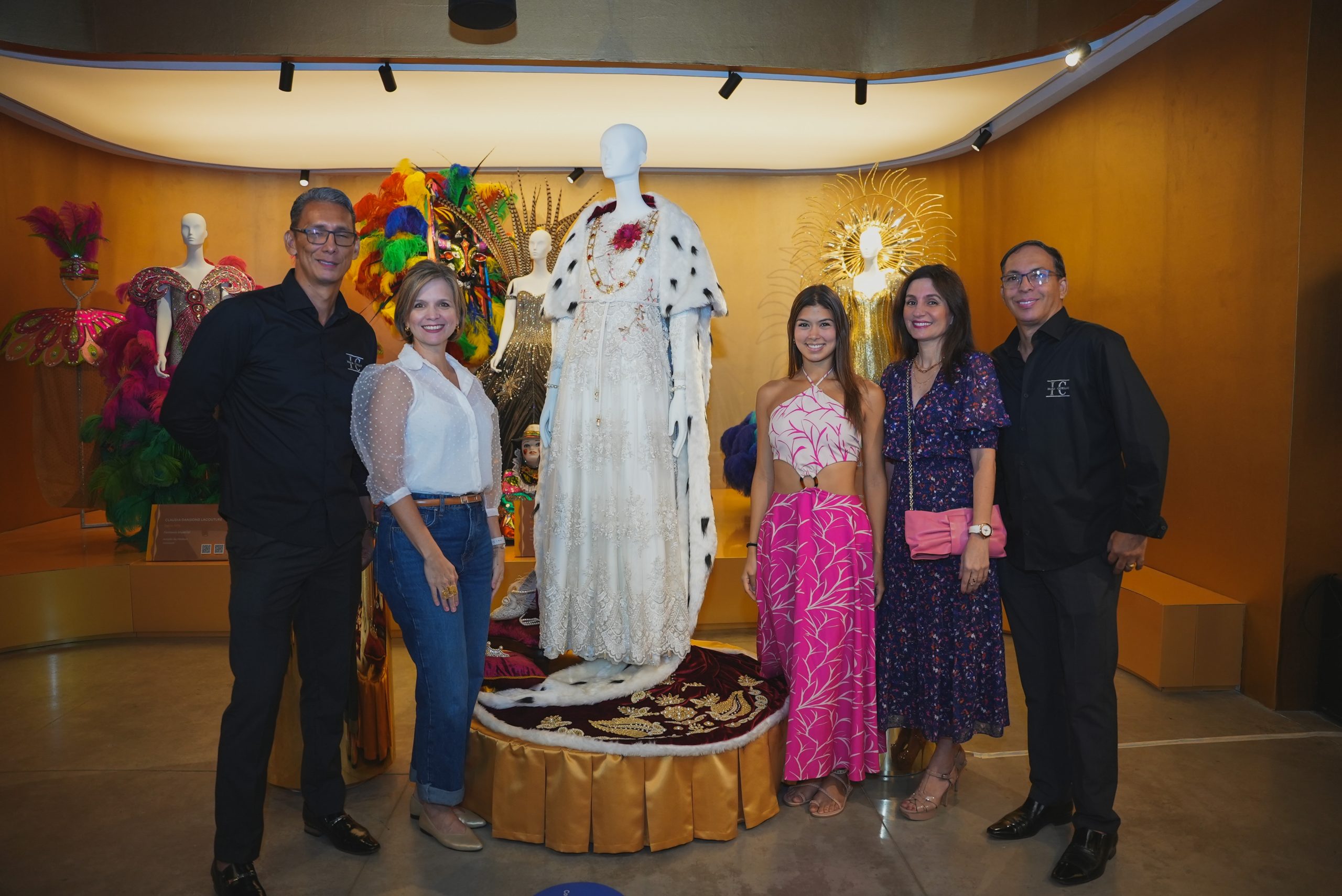 Museo del Carnaval exhibe desde hoy réplica del vestido de Alicia Lafaurie Roncallo, primera Reina del Carnaval de Barranquilla