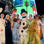 La reina Tatiana llevó su alegría al árbol navideño de la ventana al mundo y los Premios Luna