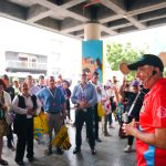 Delegados de la OCDE viven la magia del Carnaval en el corazón de Barrio Abajo