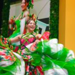 La reina Michelle Char Fernández rinde homenaje a vendedores de frutas en Sabor Barranquilla