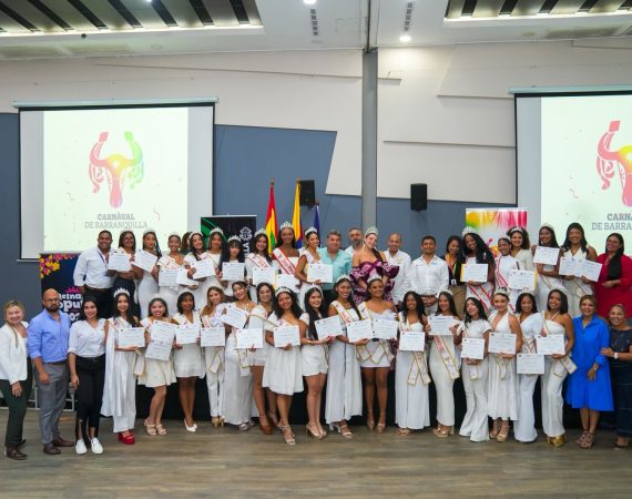 Reinado Popular a través de la Fundación Carnaval Universitario entrega becas de estudios superiores a todas las reinas 2026